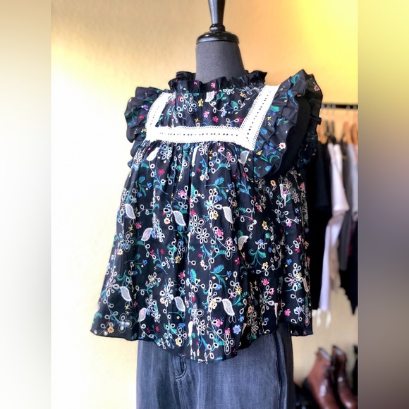 Embroidery Blouse with Laces M - Picture 2 of 7